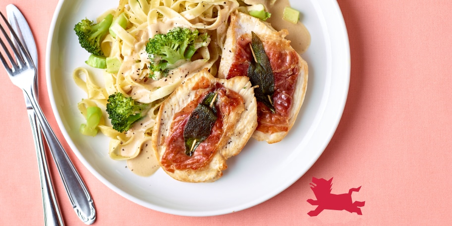 Kipsaltimbocca met tagliatelle en broccoli