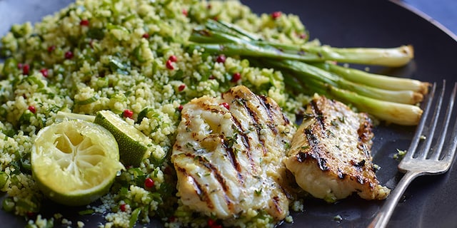 Gegrilde zeewolf en tabouleh met limoen