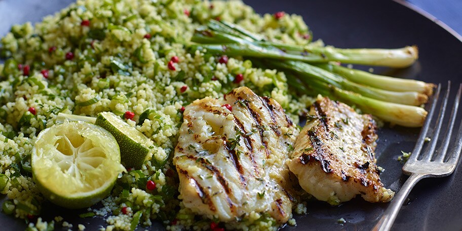 Gegrilde zeewolf en tabouleh met limoen