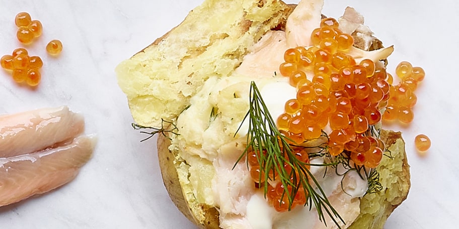 Volcano potatoes met gerookte forel en prei
