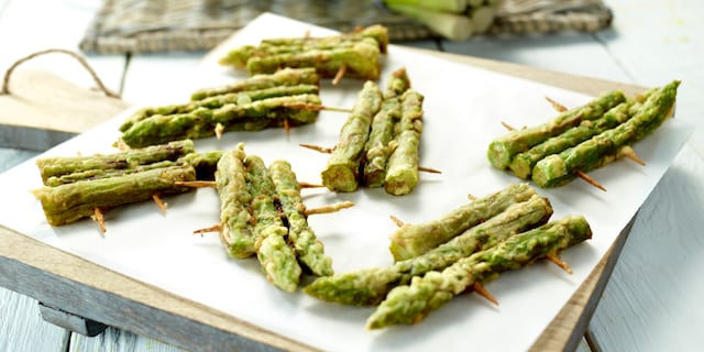 Gefrituurde groene asperges