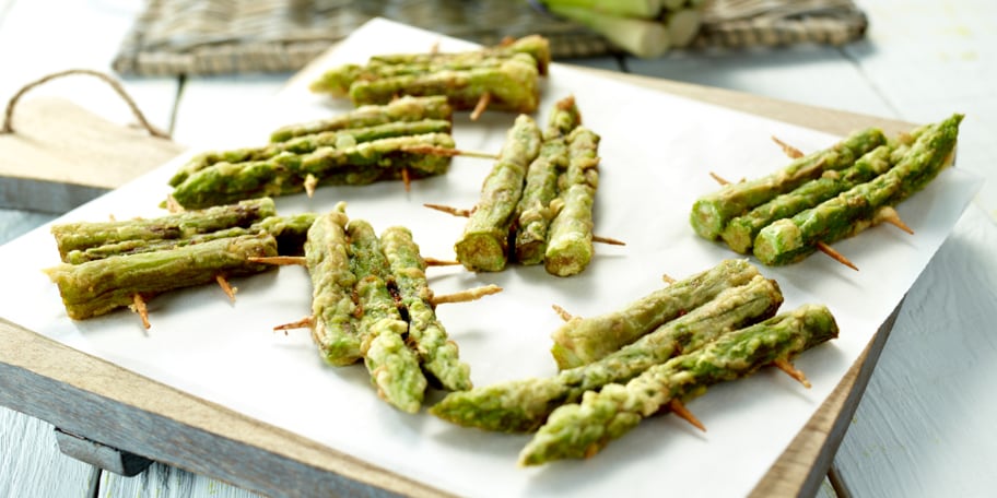 Gefrituurde groene asperges
