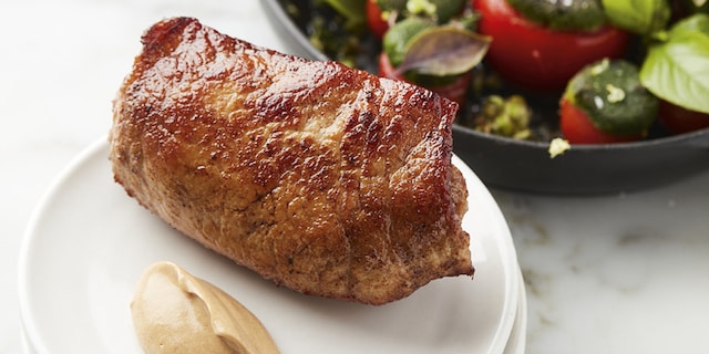 Oiseaux sans tête avec tomates au basilic