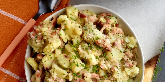 Aardappelsalade met spekblokjes