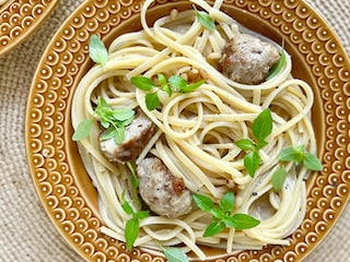 Pâtes crémeuses au citron et aux boulettes de viande