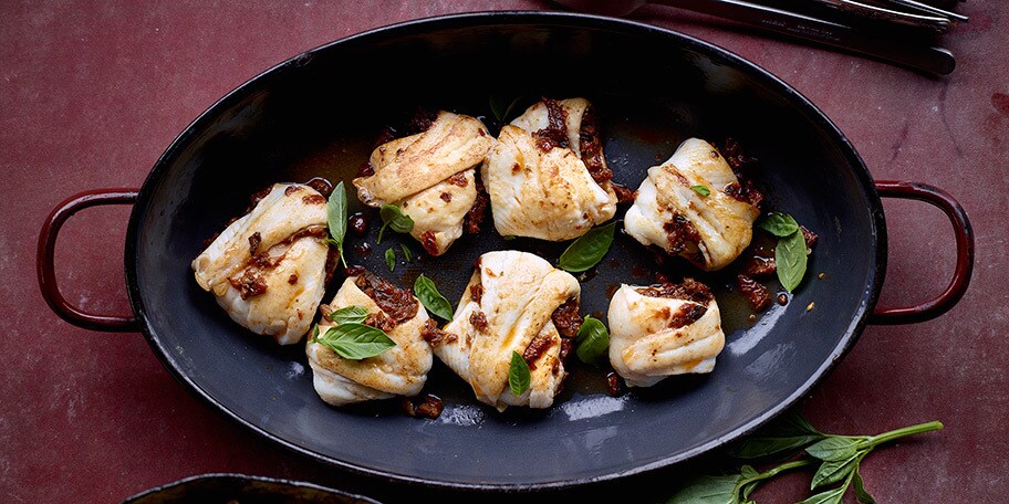 Filets de sole limande à la tapenade et salade de pâtes caprese