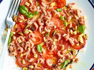 Carpaccio van tomaat met grijze garnalen
