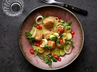 Boulettes de poulet aux poireaux et curry vert