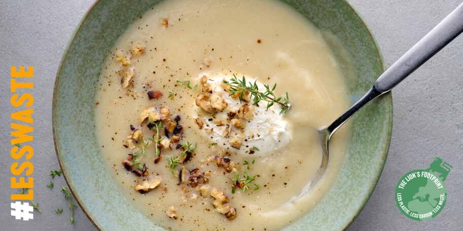 Knolseldersoep met noten en mascarpone