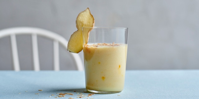Smoothie met peren, honing en gember