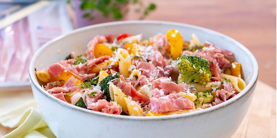 Pasta primavera met Parmaham