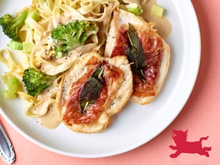 Kipsaltimbocca met tagliatelle en broccoli 