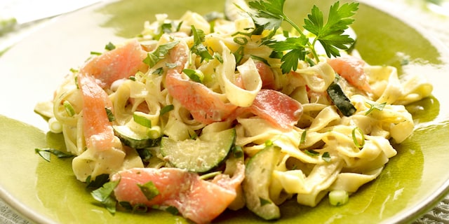 Tagliatelles aux courgettes et au saumon fumé