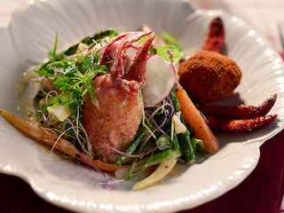 Salade de homard aux mini légumes et croquette de la mer du Nord