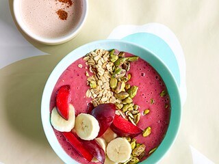 Smoothie bowl aux prunes