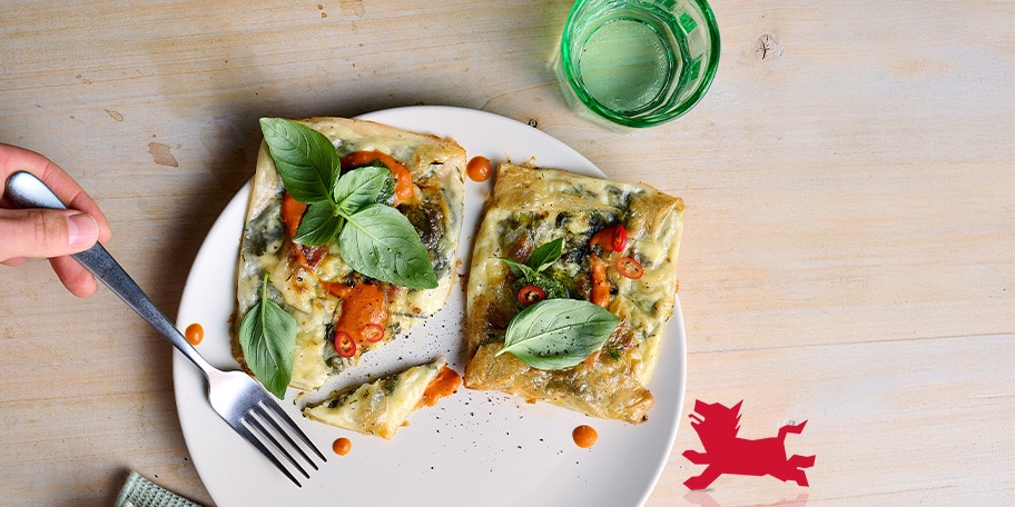 Galettes au cottage cheese, épinards et pesto de tomates rôties