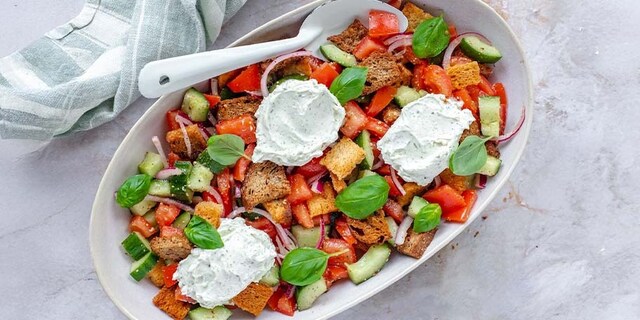 Frisse Panzanella Salade met Philadelphia