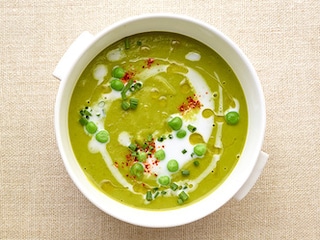Soupe de petits pois au lait de coco et au curry