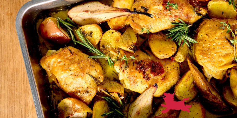 Traybake met kip curry, appelen en peren