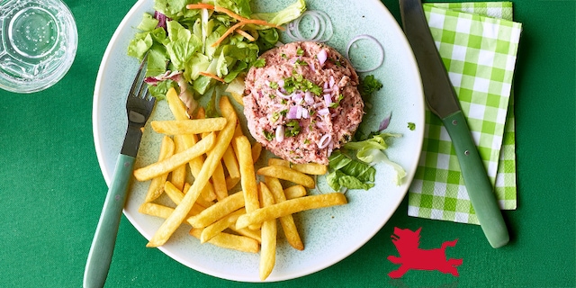 Américain préparé maison, frites et salade