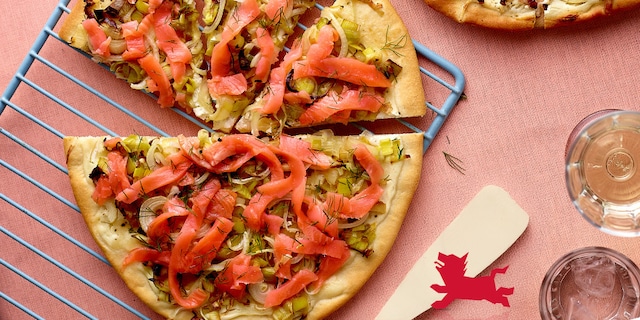 Flammekueche met gerookte zalm en prei