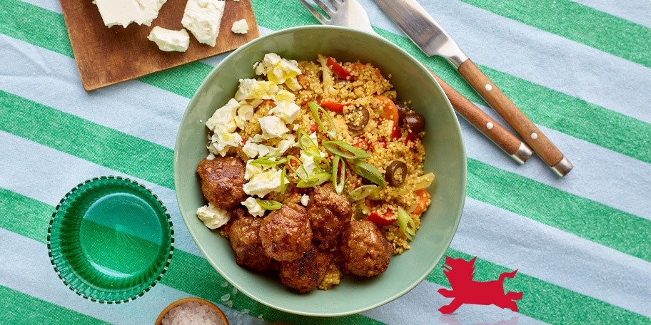 Quinoa met mediterraanse groenten, feta en veggie balletjes