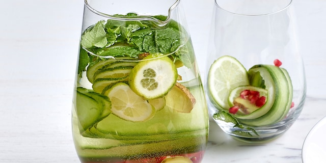 Detoxwater met ananas, citroen en gember