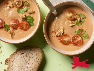 Soupe d’aubergine au pain et aux noix