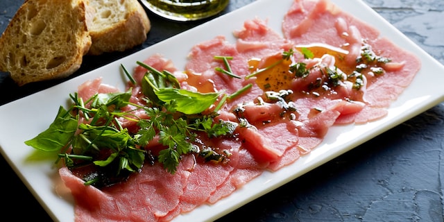 Rundercarpaccio met verse kruiden