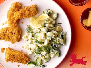 Homemade vissticks en aardappelsalade