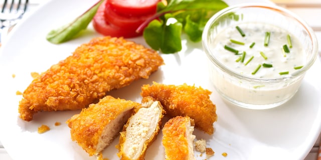 Poulet pané aux corn flakes, sauce au citron