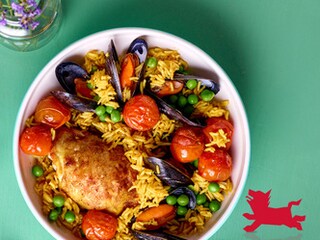 Gebakken rijst op paellawijze