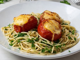 Pasta met gevulde tomaten