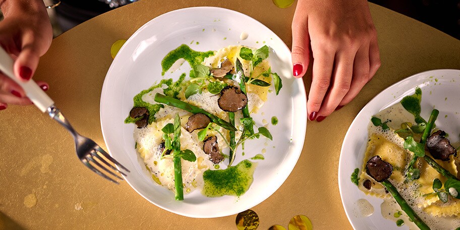 Verse pasta met truffel, rucolaolie en espuma