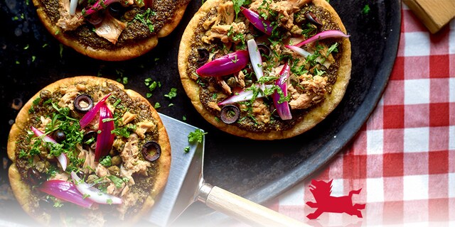 Pizzas-pitas au pesto et thon