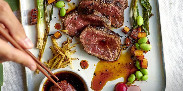 Rundertataki met gember en fijne groentjes