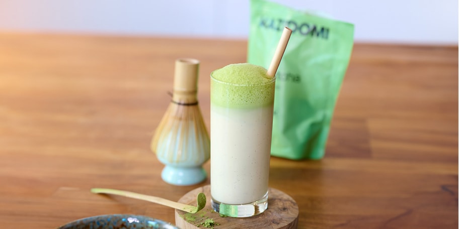 Lait au riz au matcha et à la vanille