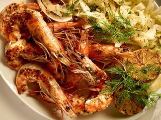 Gegrilde gamba’s en venkelsalade met “leche de tigre”