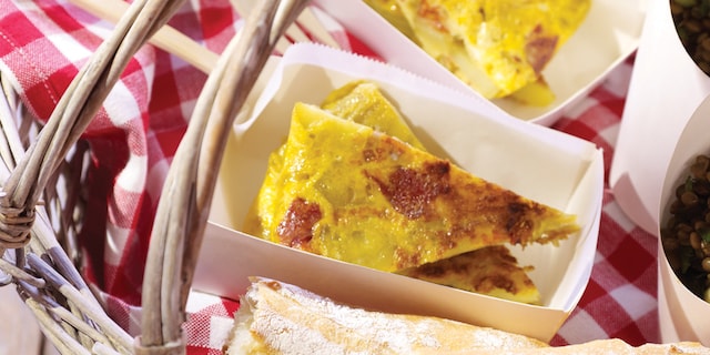 Omelette espagnole aux pommes de terre, oignons et chorizo