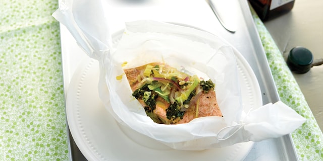 Zalmpapillot met groenten en salsa verde