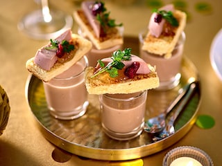 Kastanjesoep en briochetoastjes met faux gras