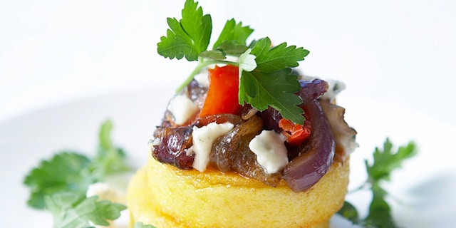 Galettes de polenta aux 3 oignons