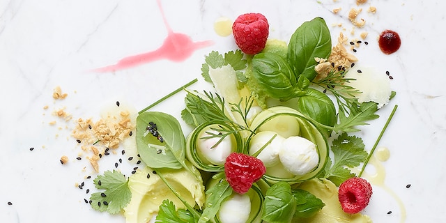 Salade d'herbes à la mozzarella
