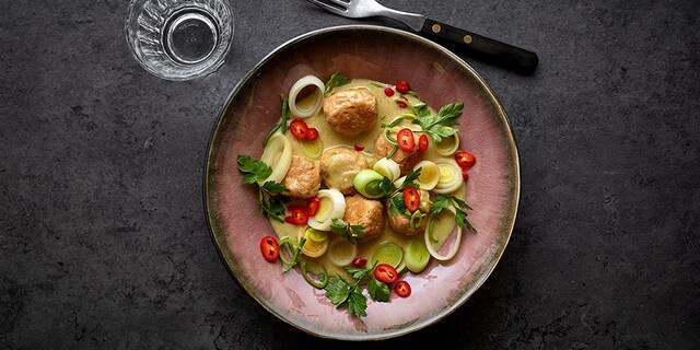 Boulettes de poulet aux poireaux et curry vert