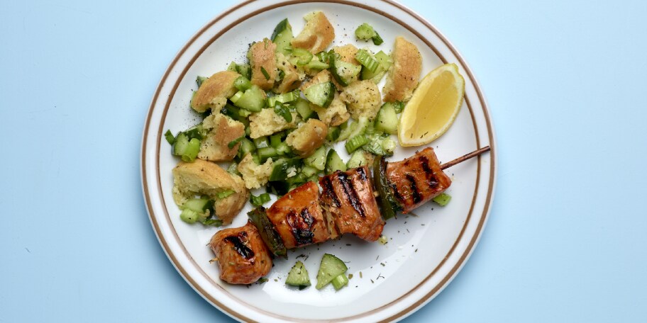 Brochettes de dinde et panzanella verde