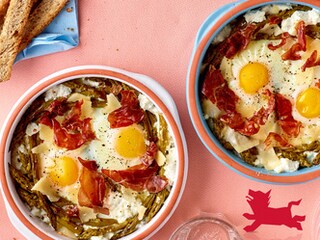 Oeufs cocotte aux asperges et jambon de Parme
