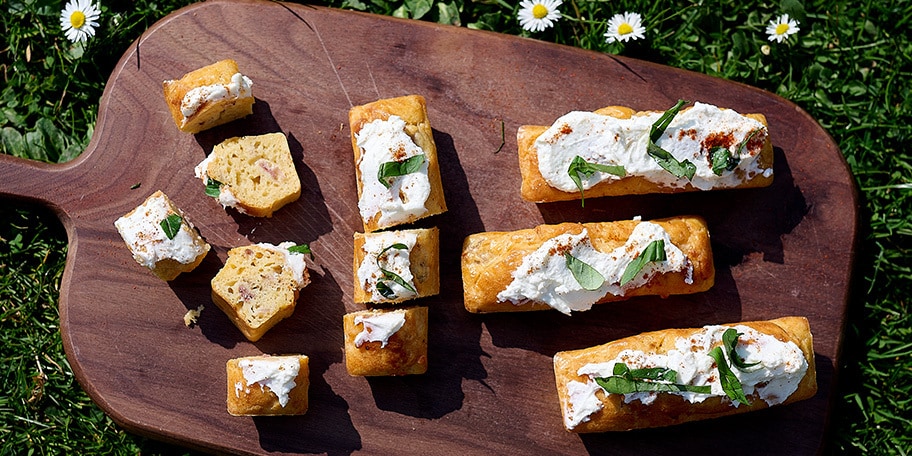 Hartige minicakes met comtékaas en Ardense ham