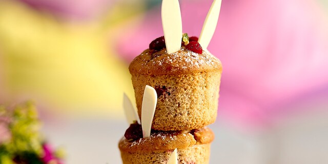 Konijnmuffins met aardbeien, honing en pistachenoten