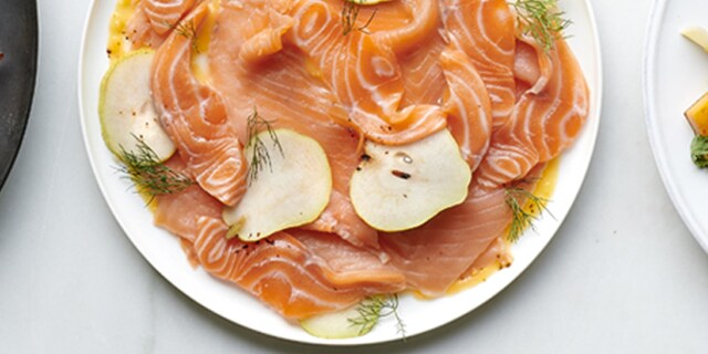 Carpaccio met duo van zalm en vruchten