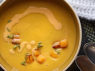 Pompoensoep met witte bonen en kokosmelk